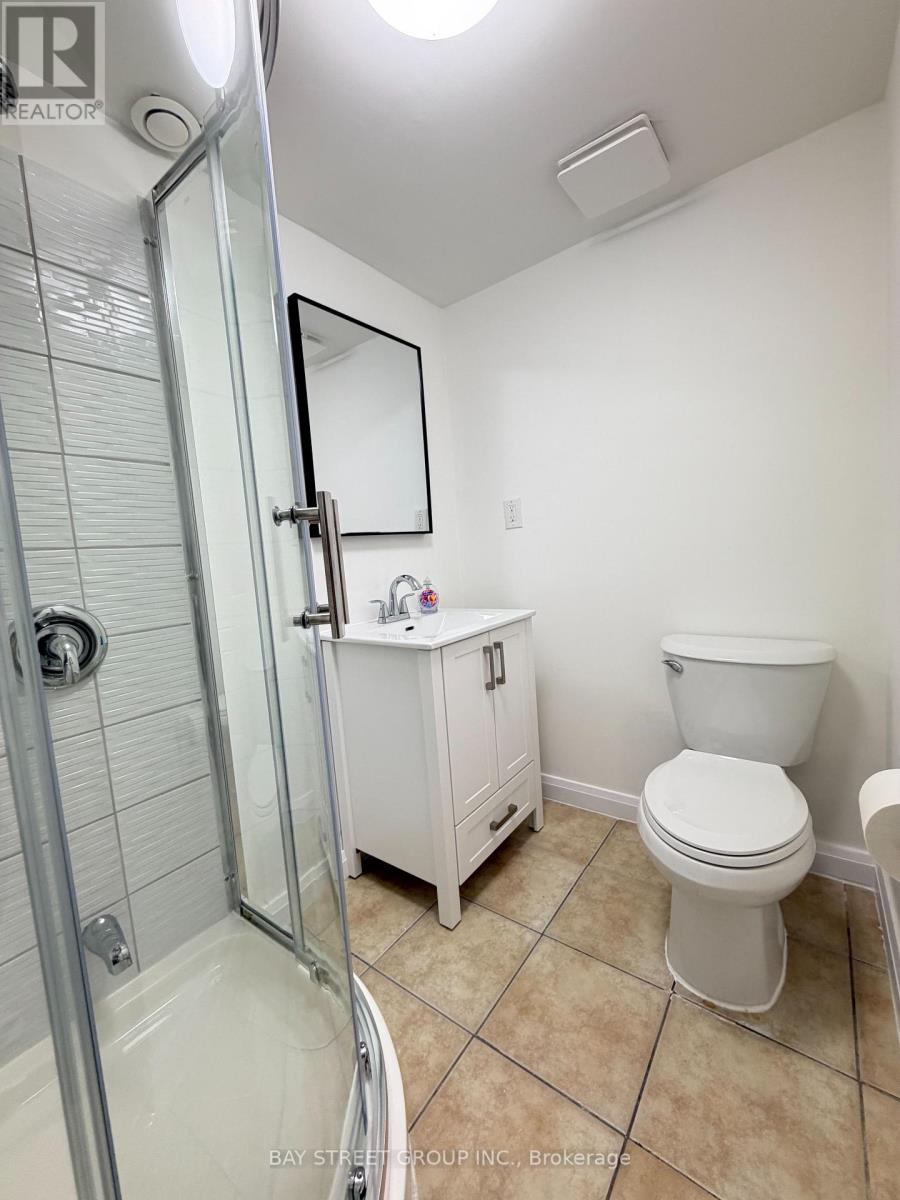 759 Eaglemount Crescent S, Mississauga, Ontario  L5C 1H2 - Photo 10 - W12922182