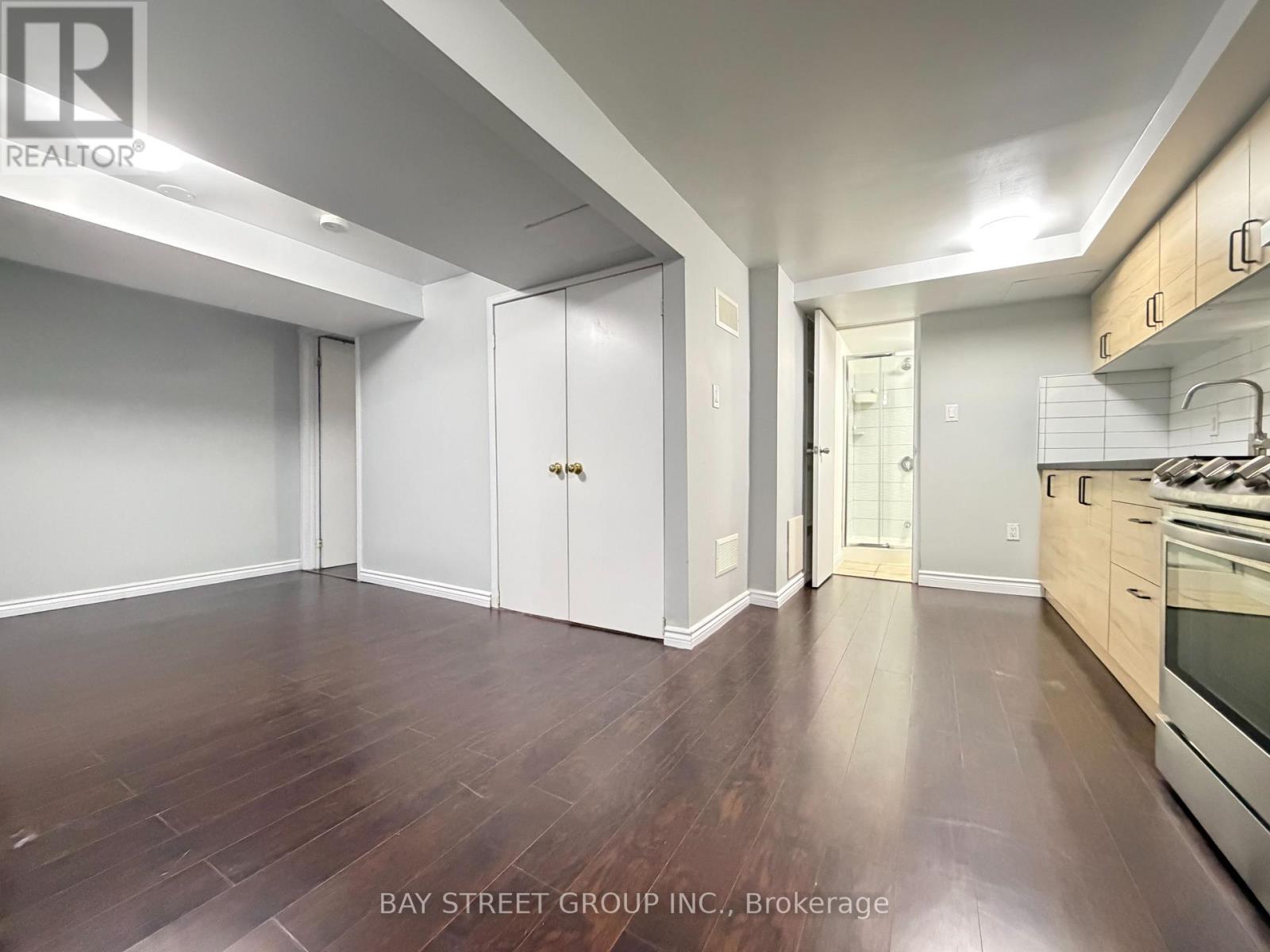 759 Eaglemount Crescent S, Mississauga, Ontario  L5C 1H2 - Photo 3 - W12922182