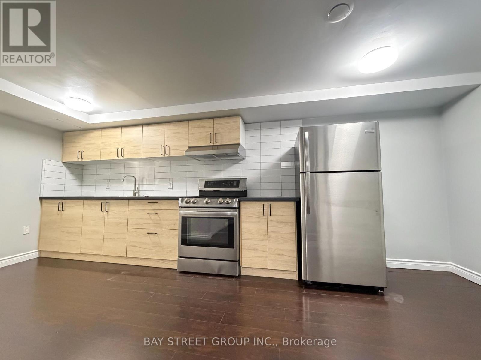 759 Eaglemount Crescent S, Mississauga, Ontario  L5C 1H2 - Photo 4 - W12922182