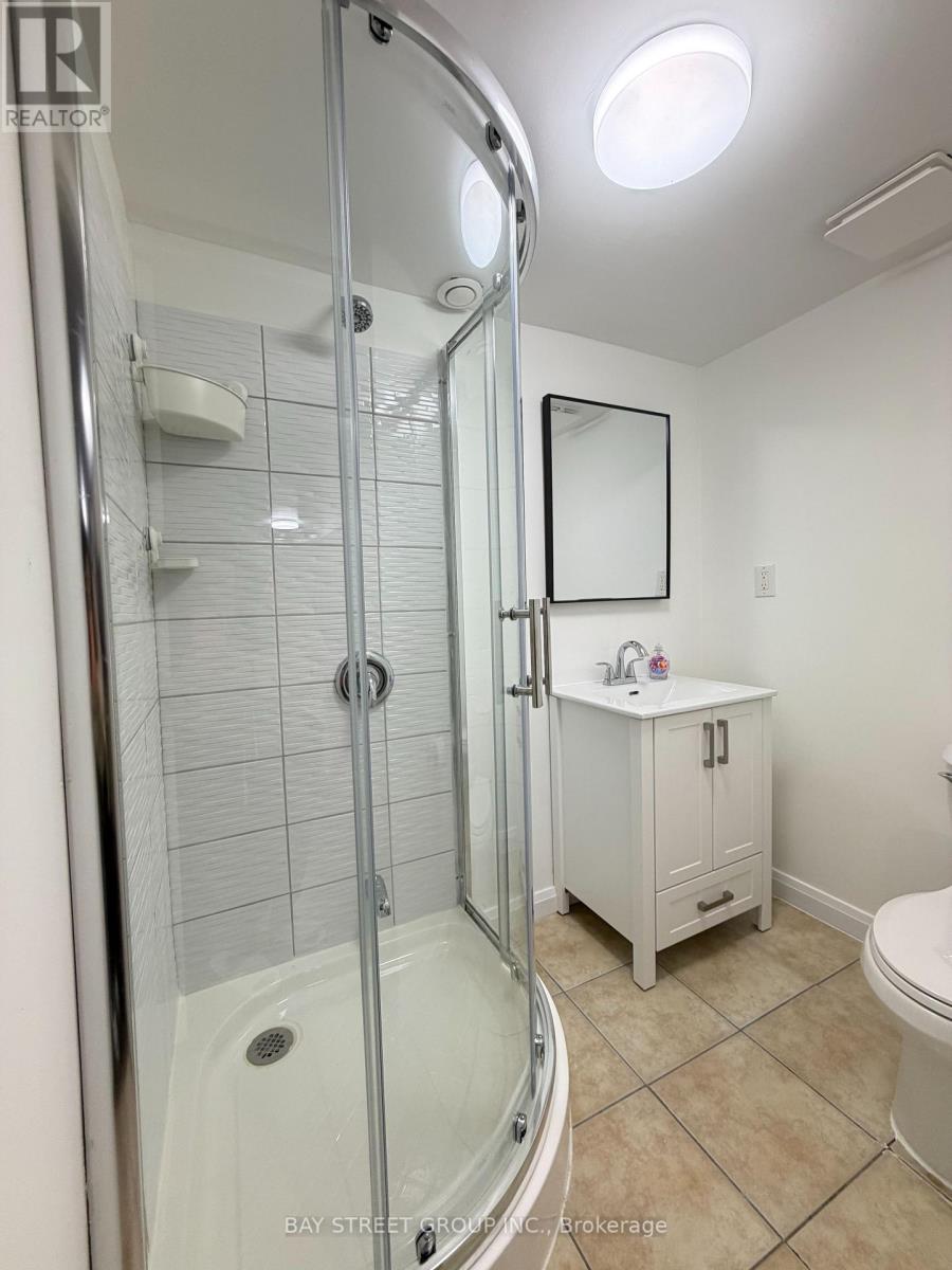 759 Eaglemount Crescent S, Mississauga, Ontario  L5C 1H2 - Photo 9 - W12922182