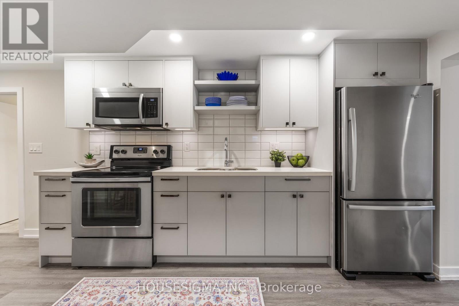 11 Tynevale Drive, Toronto, Ontario  M9R 2B3 - Photo 10 - W12922188