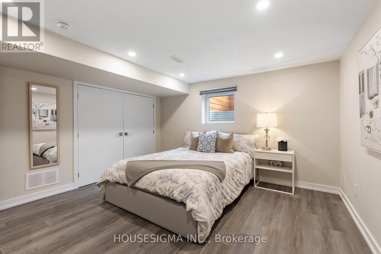 11 Tynevale Drive, Toronto, Ontario  M9R 2B3 - Photo 11 - W12922188