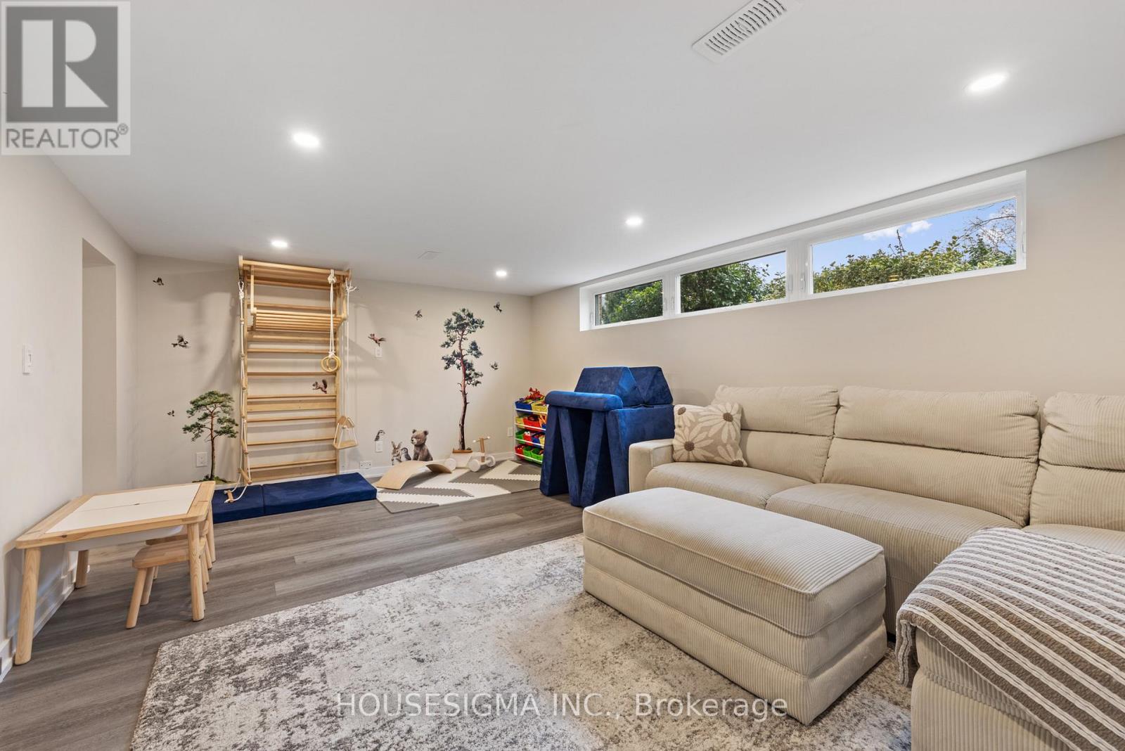 11 Tynevale Drive, Toronto, Ontario  M9R 2B3 - Photo 13 - W12922188