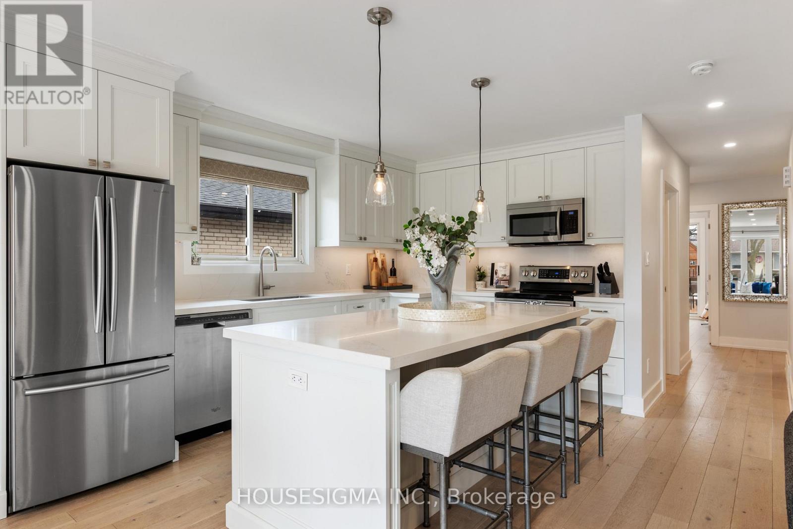 11 Tynevale Drive, Toronto, Ontario  M9R 2B3 - Photo 17 - W12922188