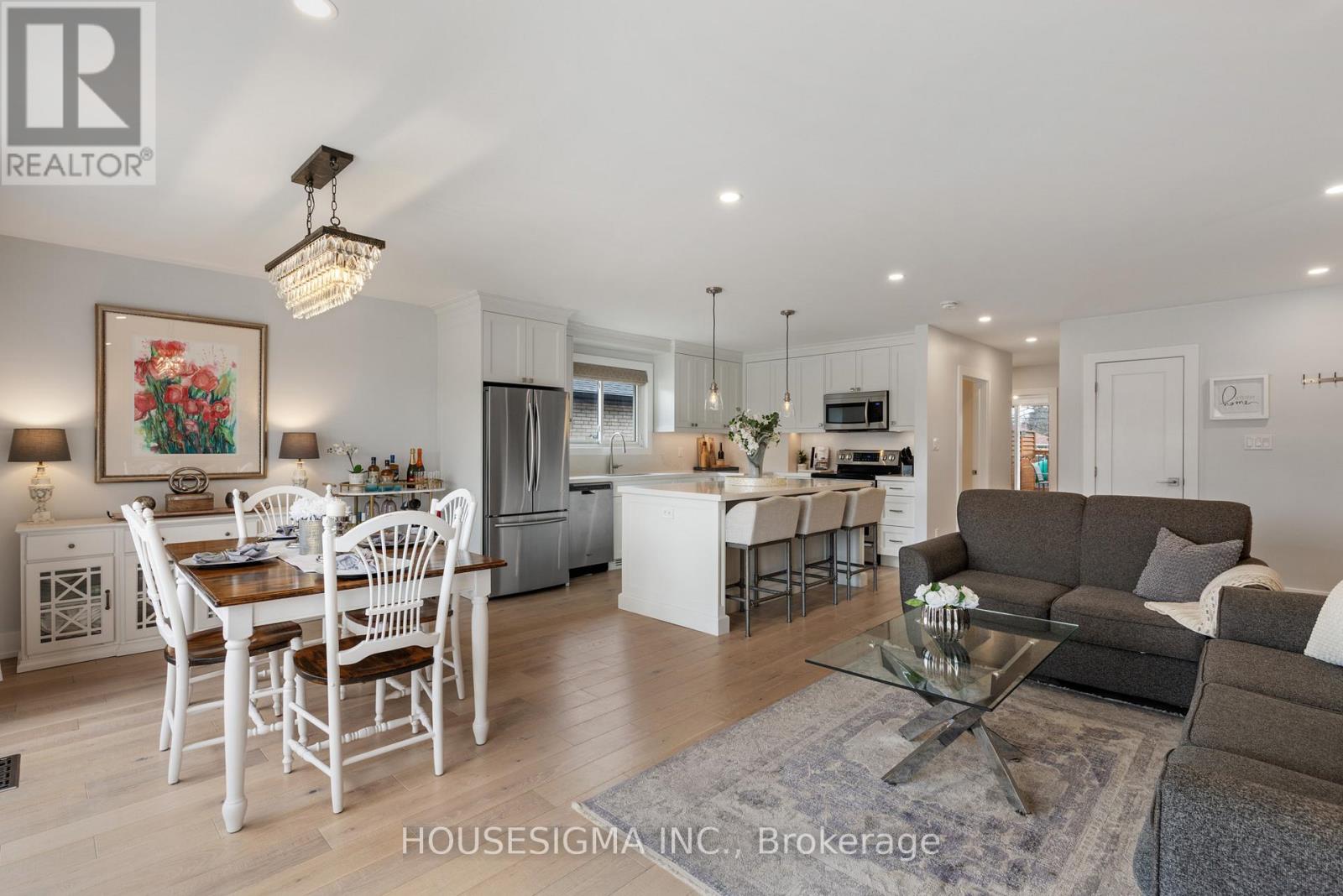 11 Tynevale Drive, Toronto, Ontario  M9R 2B3 - Photo 2 - W12922188