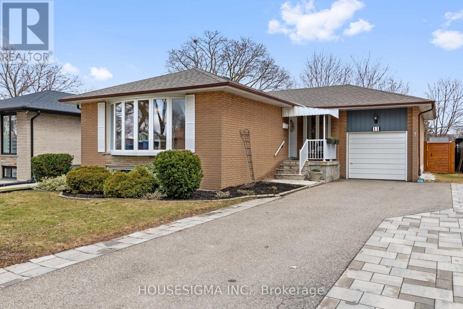 11 Tynevale Drive, Toronto, Ontario  M9R 2B3 - Photo 25 - W12922188