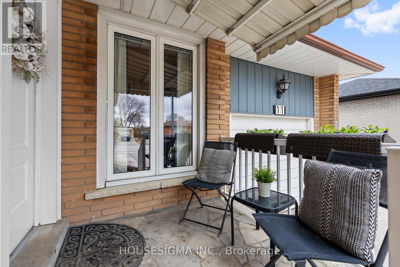 11 Tynevale Drive, Toronto, Ontario  M9R 2B3 - Photo 26 - W12922188