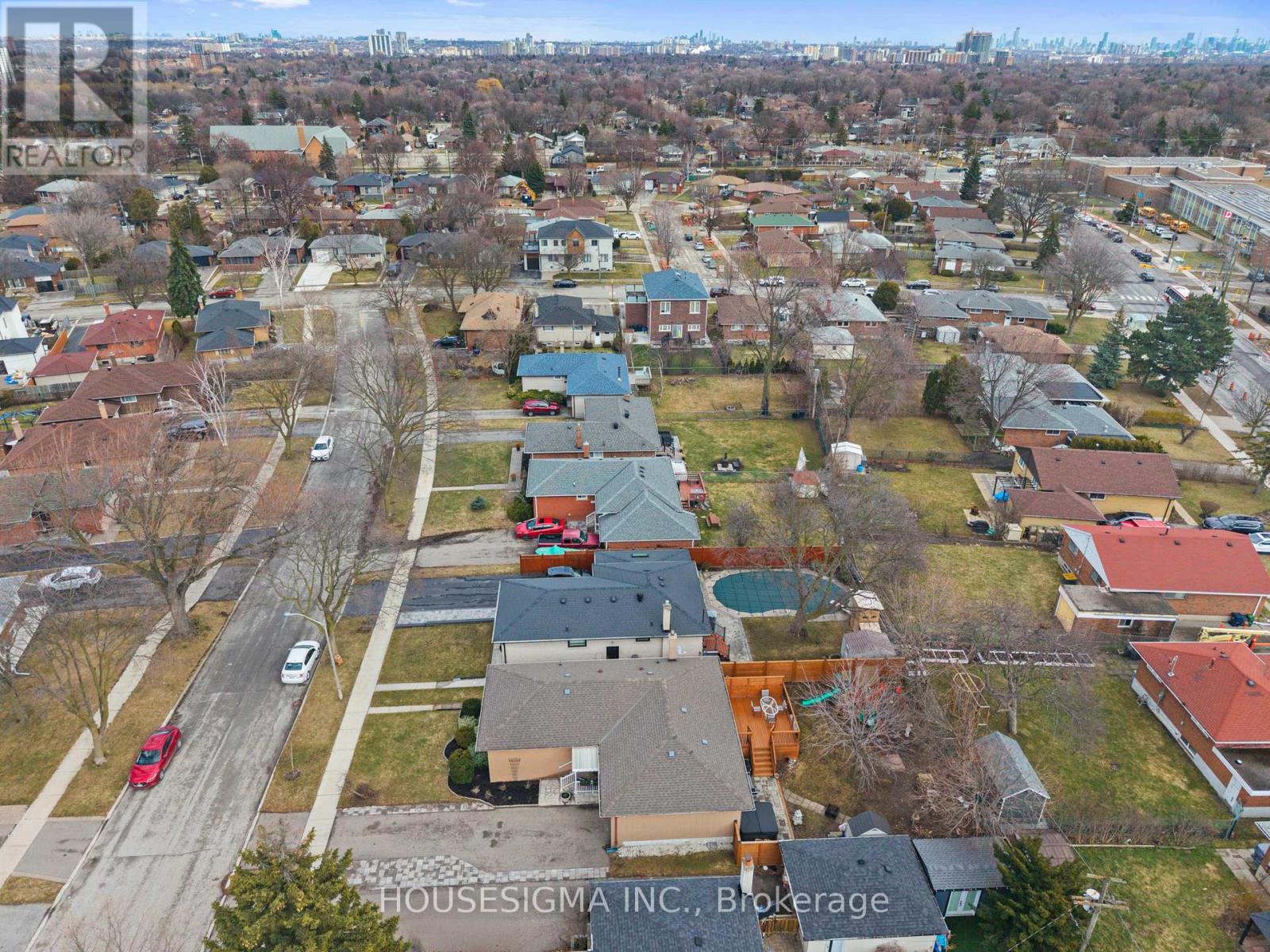 11 Tynevale Drive, Toronto, Ontario  M9R 2B3 - Photo 29 - W12922188