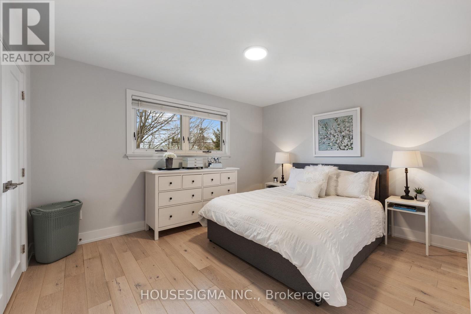 11 Tynevale Drive, Toronto, Ontario  M9R 2B3 - Photo 3 - W12922188