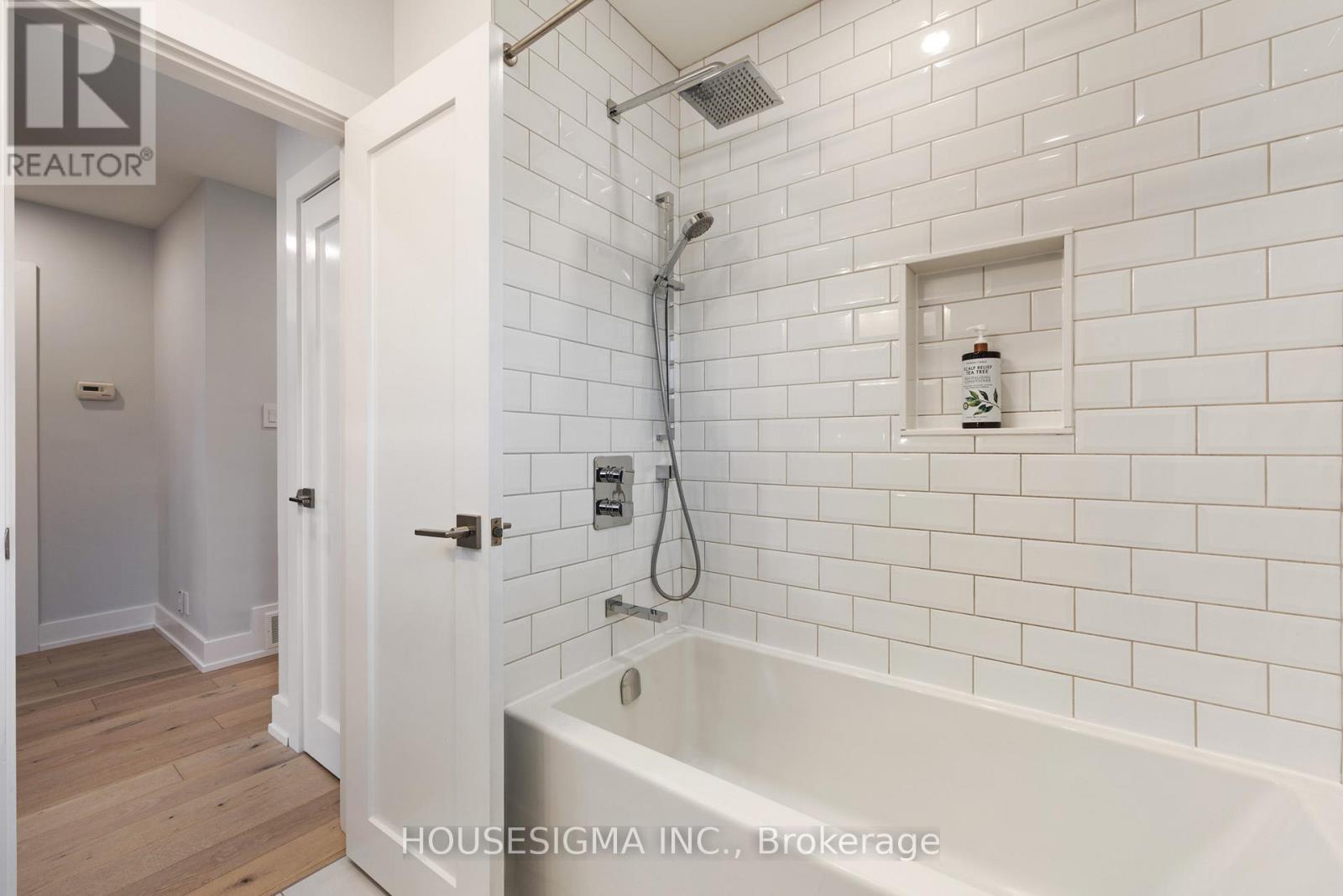 11 Tynevale Drive, Toronto, Ontario  M9R 2B3 - Photo 5 - W12922188