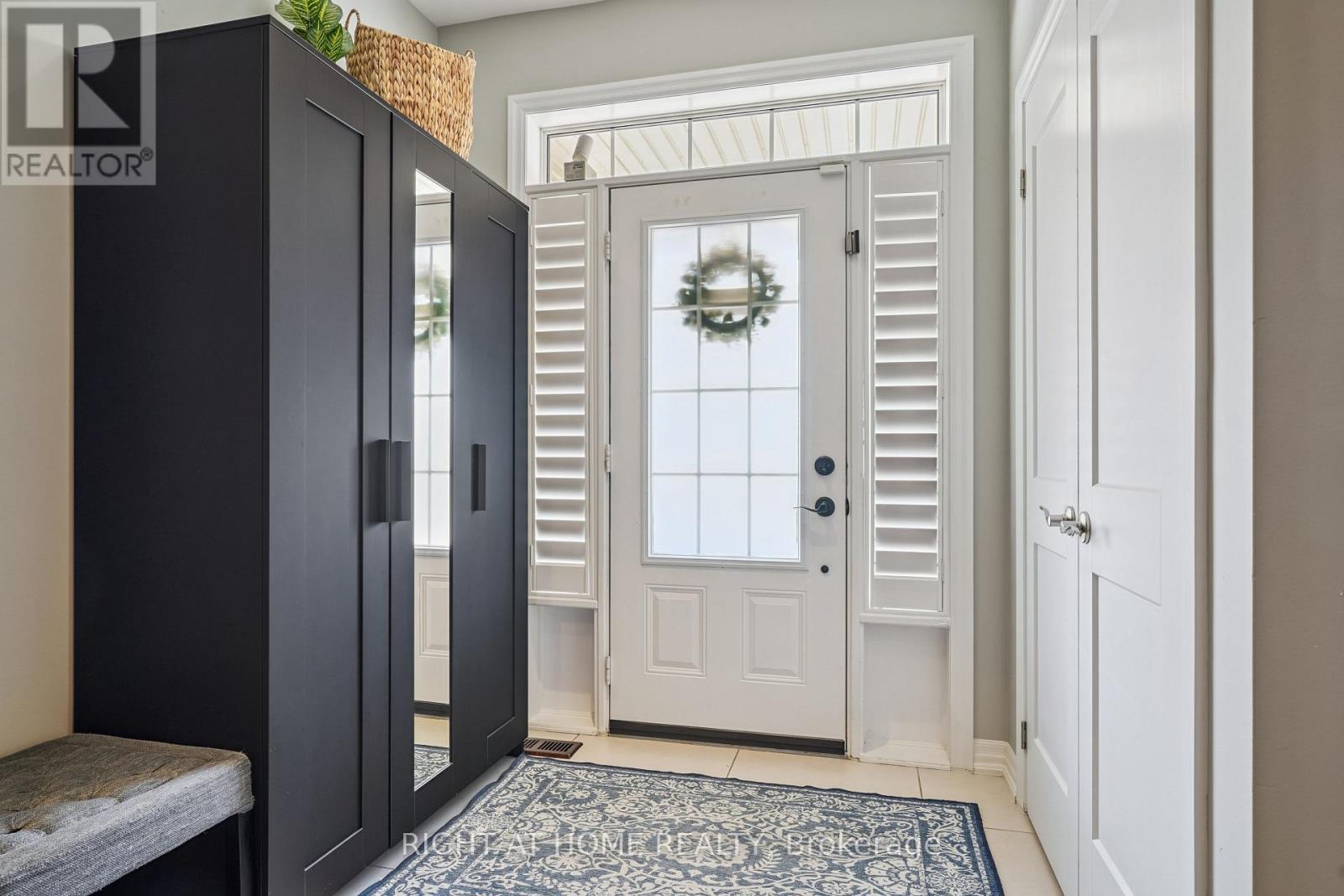 65 Hanson Crescent, Milton, Ontario  L9T 8L4 - Photo 3 - W12922192