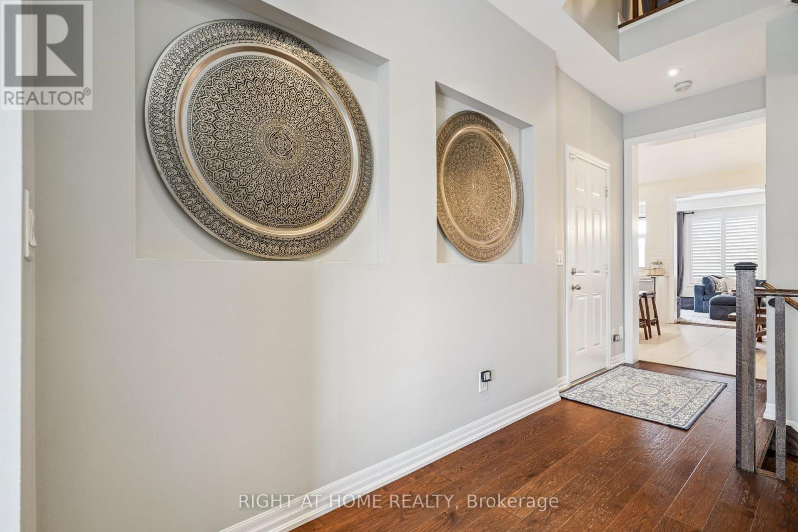 65 Hanson Crescent, Milton, Ontario  L9T 8L4 - Photo 4 - W12922192