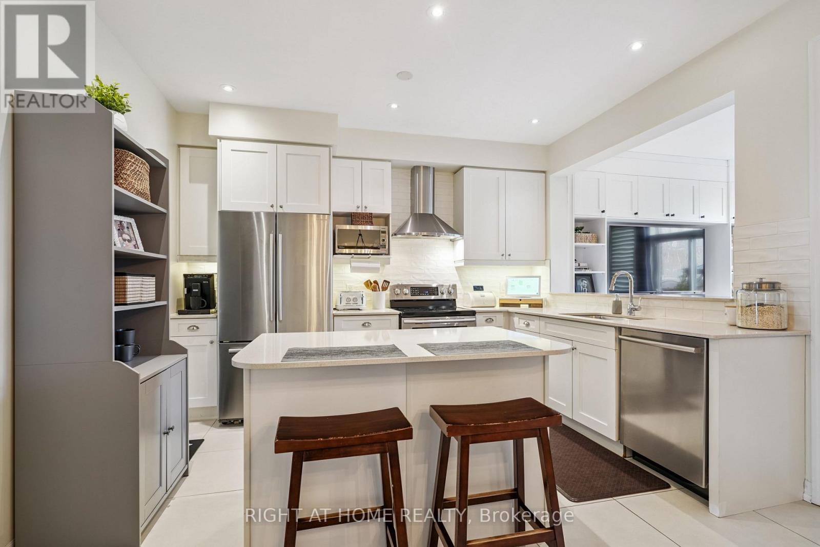 65 Hanson Crescent, Milton, Ontario  L9T 8L4 - Photo 6 - W12922192