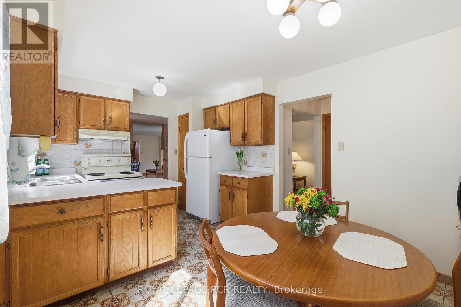 1503 Maple Ridge Drive, Mississauga, Ontario  L4W 3Z5 - Photo 10 - W12922226