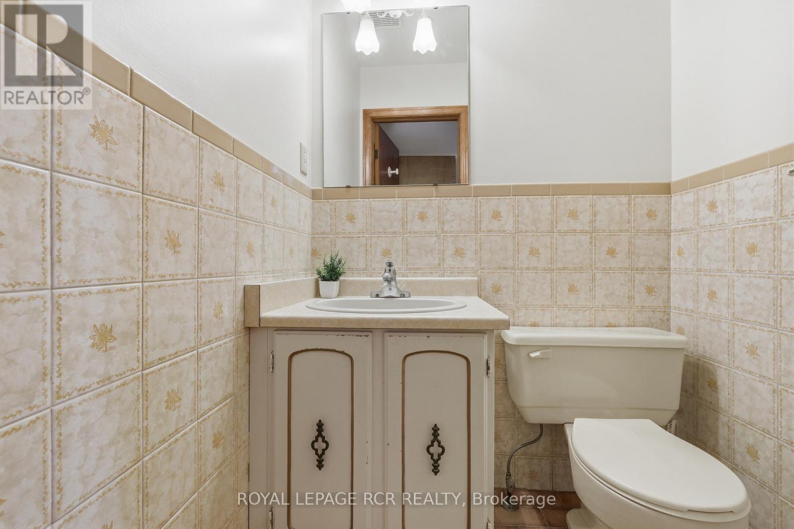 1503 Maple Ridge Drive, Mississauga, Ontario  L4W 3Z5 - Photo 14 - W12922226