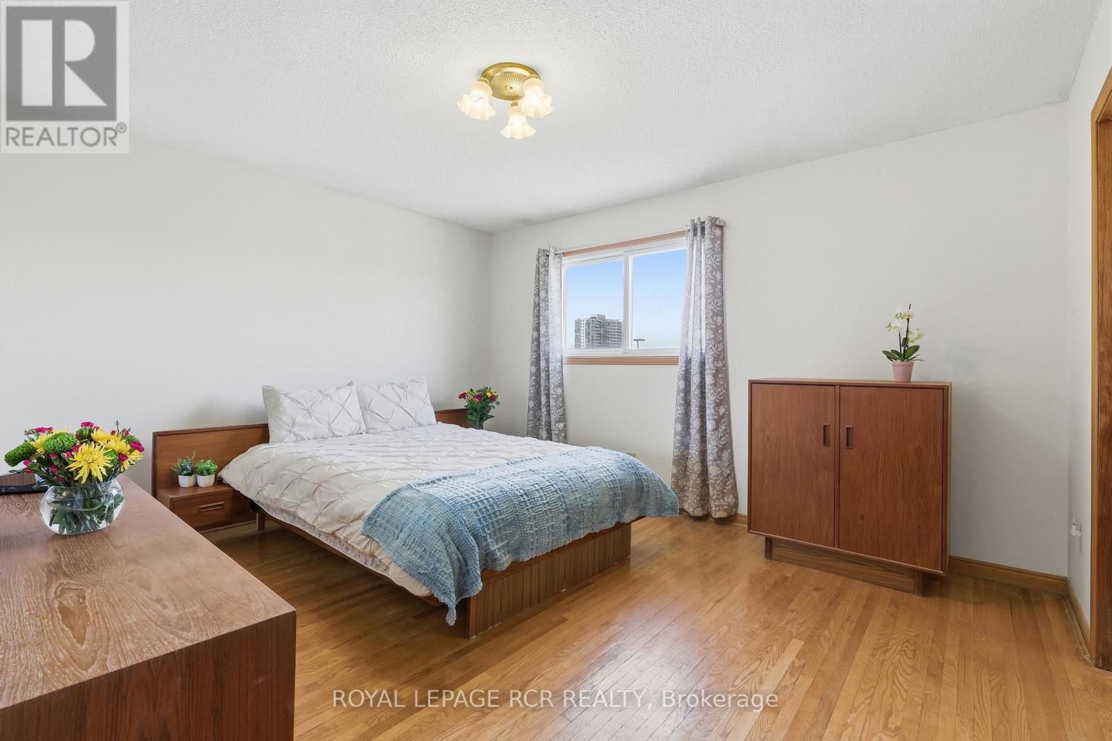 1503 Maple Ridge Drive, Mississauga, Ontario  L4W 3Z5 - Photo 16 - W12922226