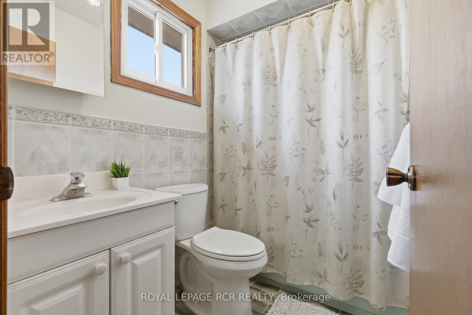 1503 Maple Ridge Drive, Mississauga, Ontario  L4W 3Z5 - Photo 18 - W12922226