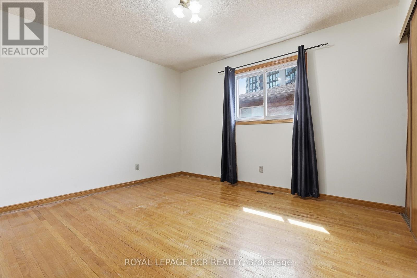 1503 Maple Ridge Drive, Mississauga, Ontario  L4W 3Z5 - Photo 22 - W12922226