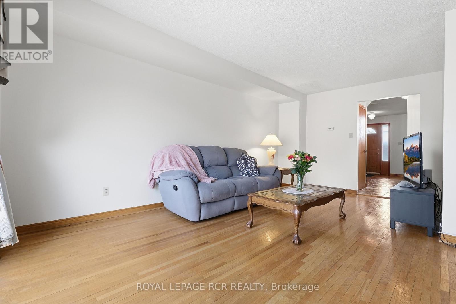 1503 Maple Ridge Drive, Mississauga, Ontario  L4W 3Z5 - Photo 7 - W12922226