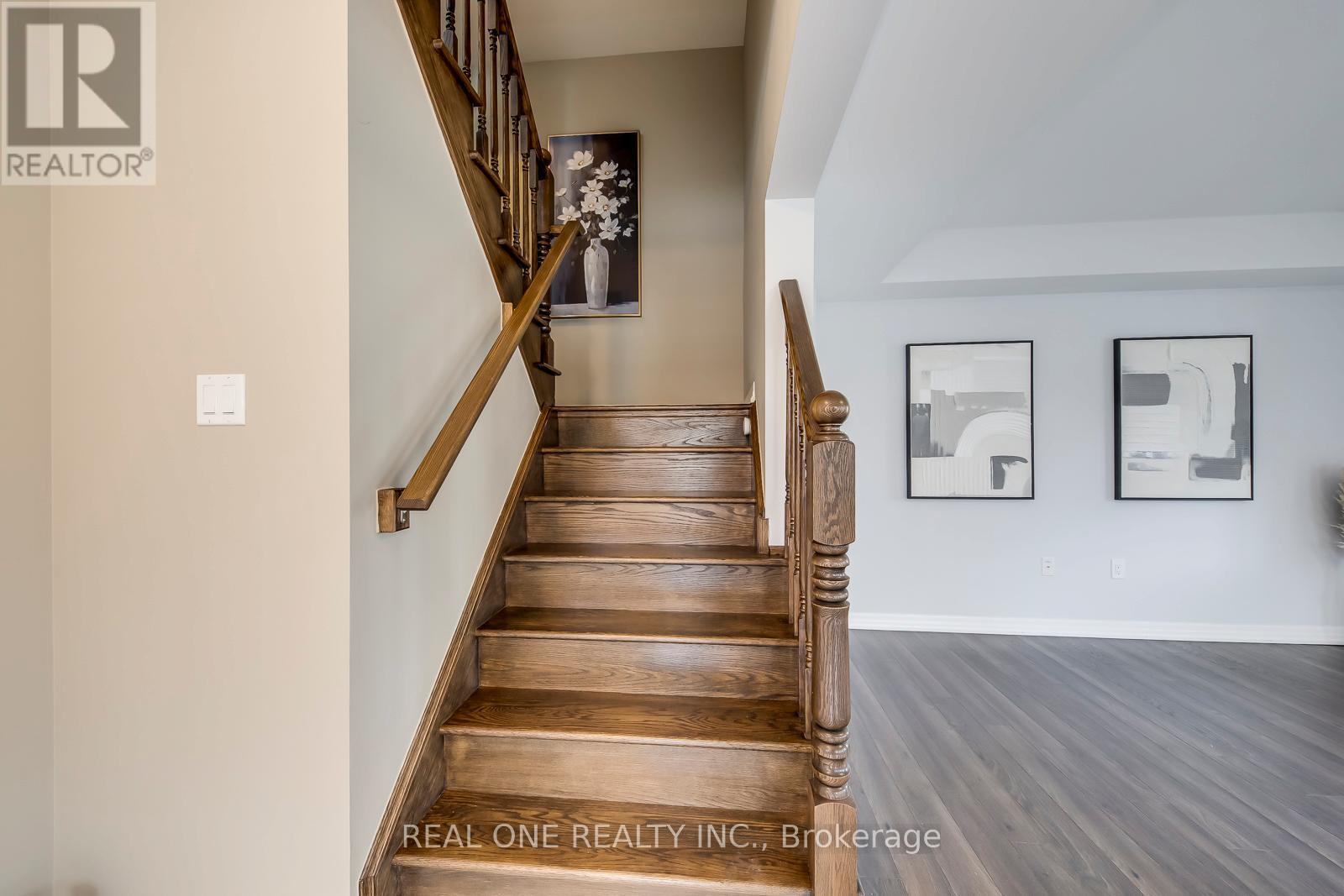 369 Timberland Gate, Oakville, Ontario  L6M 0Y9 - Photo 11 - W12922232