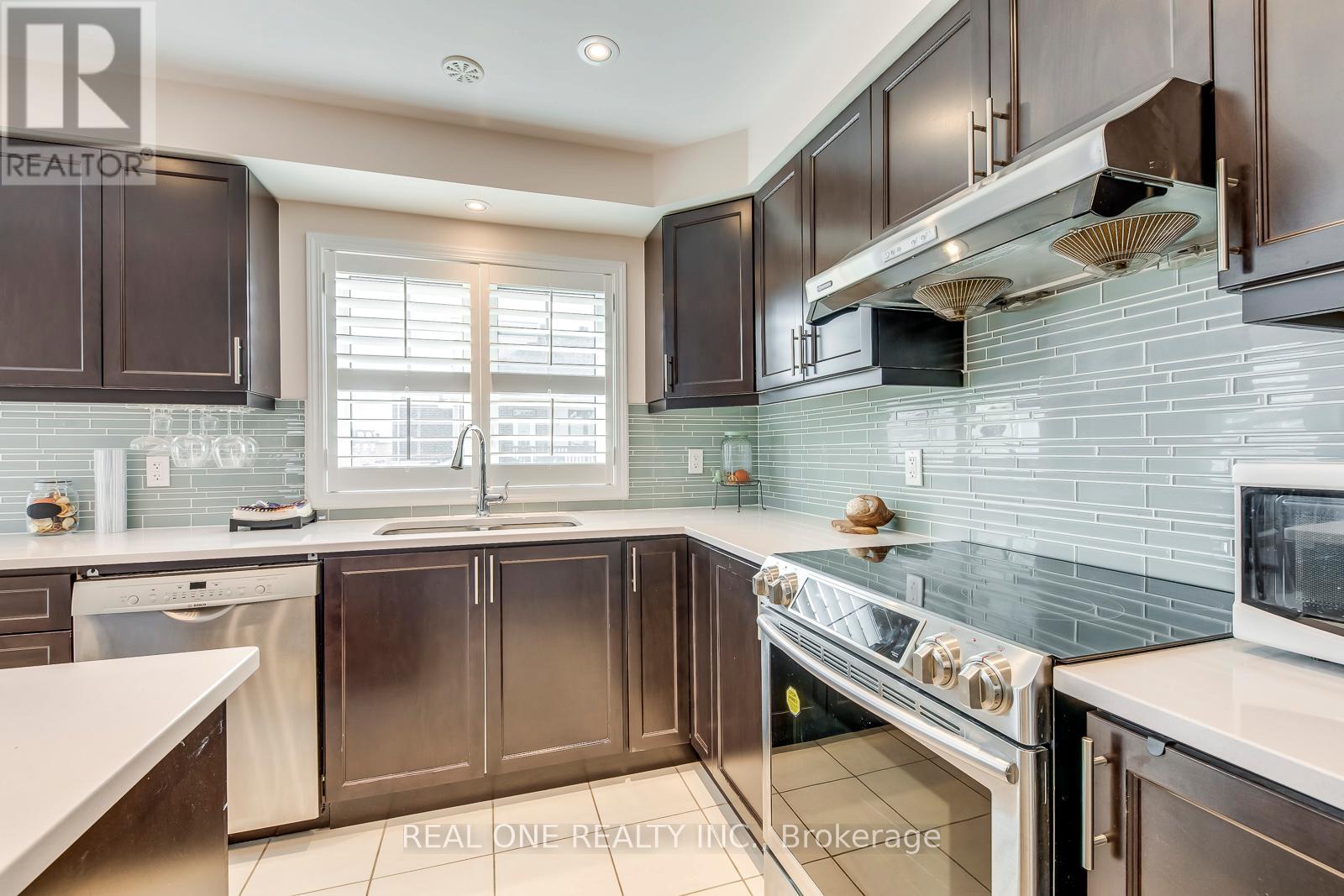 369 Timberland Gate, Oakville, Ontario  L6M 0Y9 - Photo 24 - W12922232