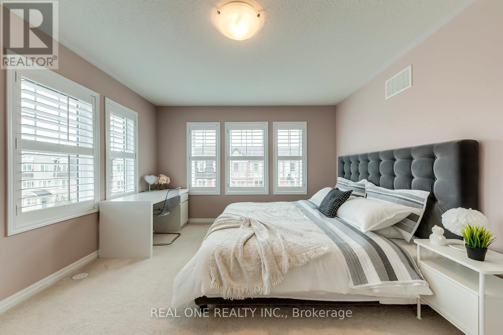 369 Timberland Gate, Oakville, Ontario  L6M 0Y9 - Photo 33 - W12922232