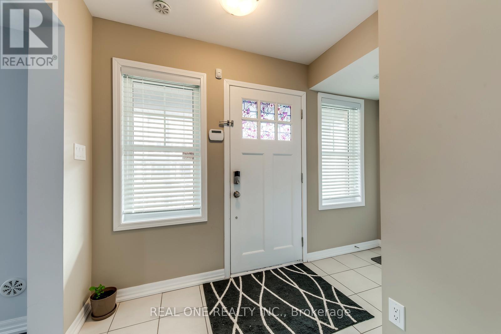 369 Timberland Gate, Oakville, Ontario  L6M 0Y9 - Photo 6 - W12922232