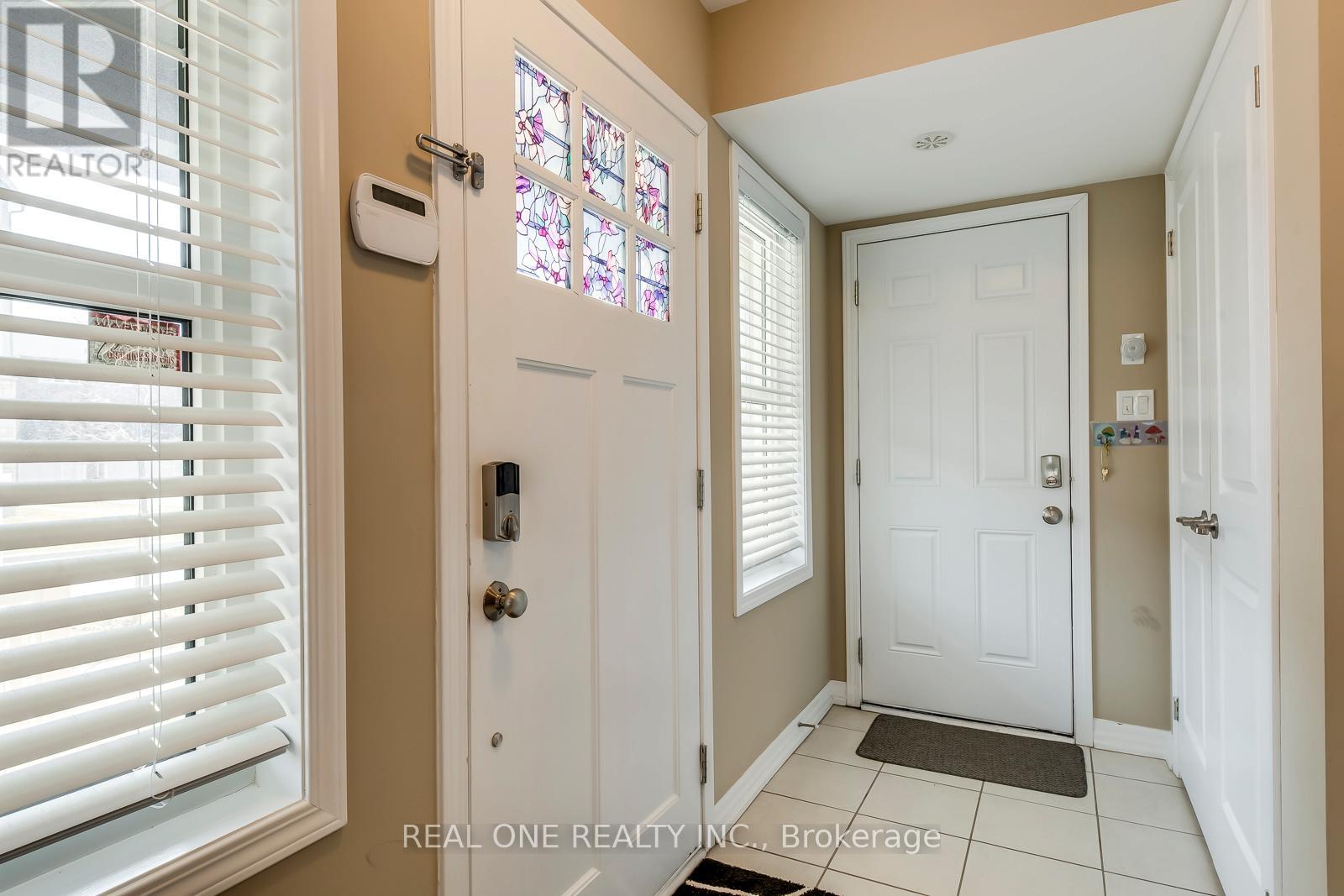 369 Timberland Gate, Oakville, Ontario  L6M 0Y9 - Photo 7 - W12922232