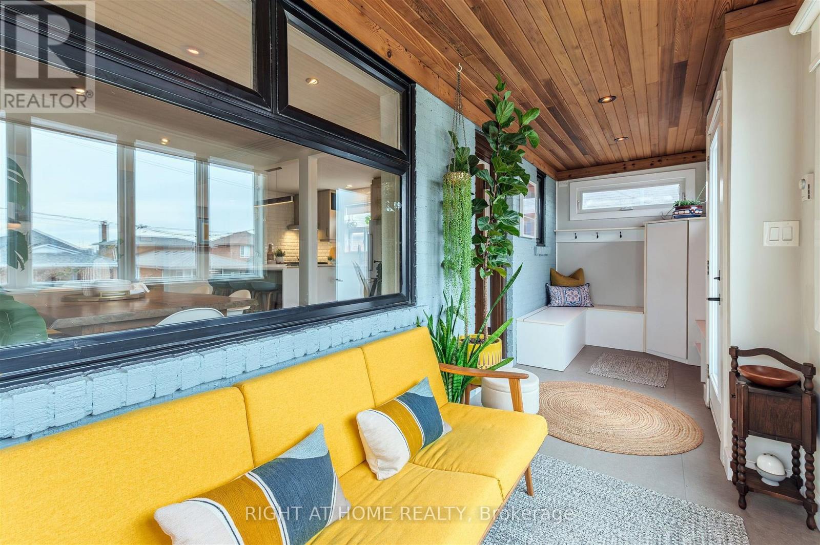 17 Claybrooke Street, Toronto, Ontario  M6M 3P6 - Photo 4 - W12922240