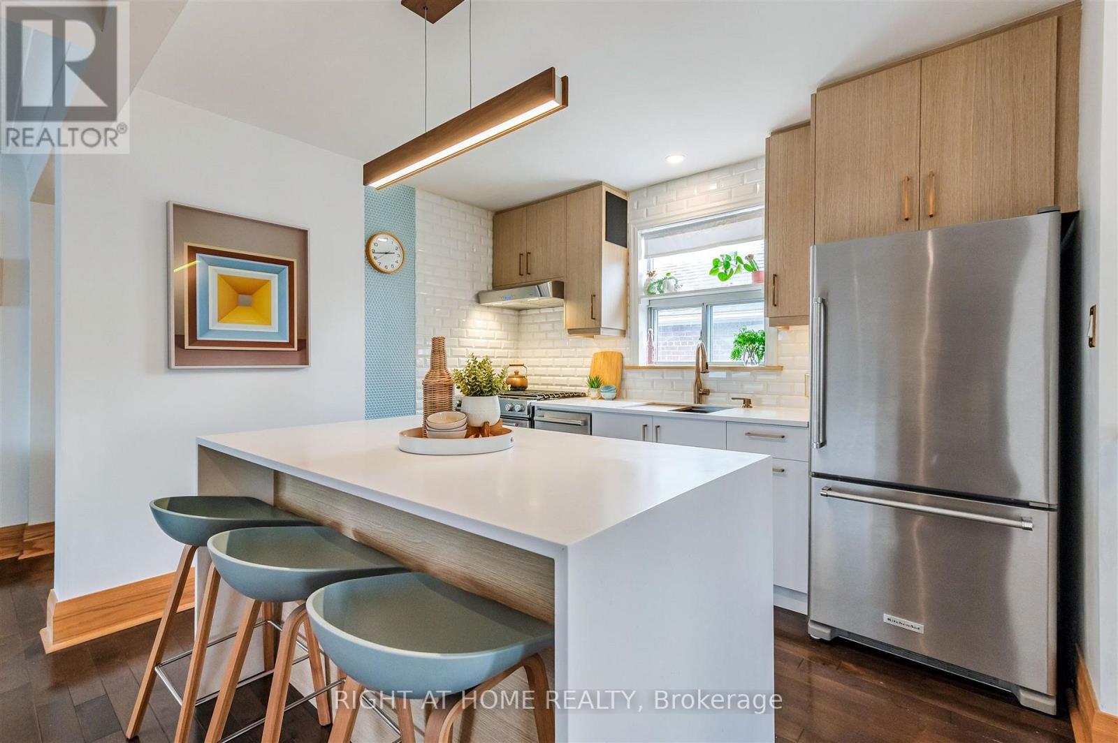 17 Claybrooke Street, Toronto, Ontario  M6M 3P6 - Photo 8 - W12922240