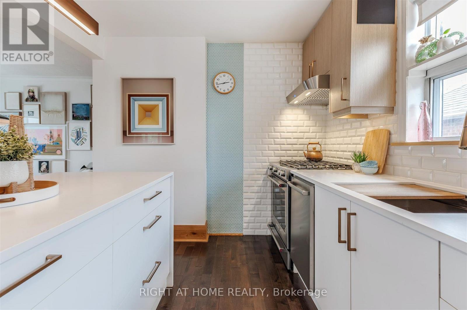 17 Claybrooke Street, Toronto, Ontario  M6M 3P6 - Photo 9 - W12922240