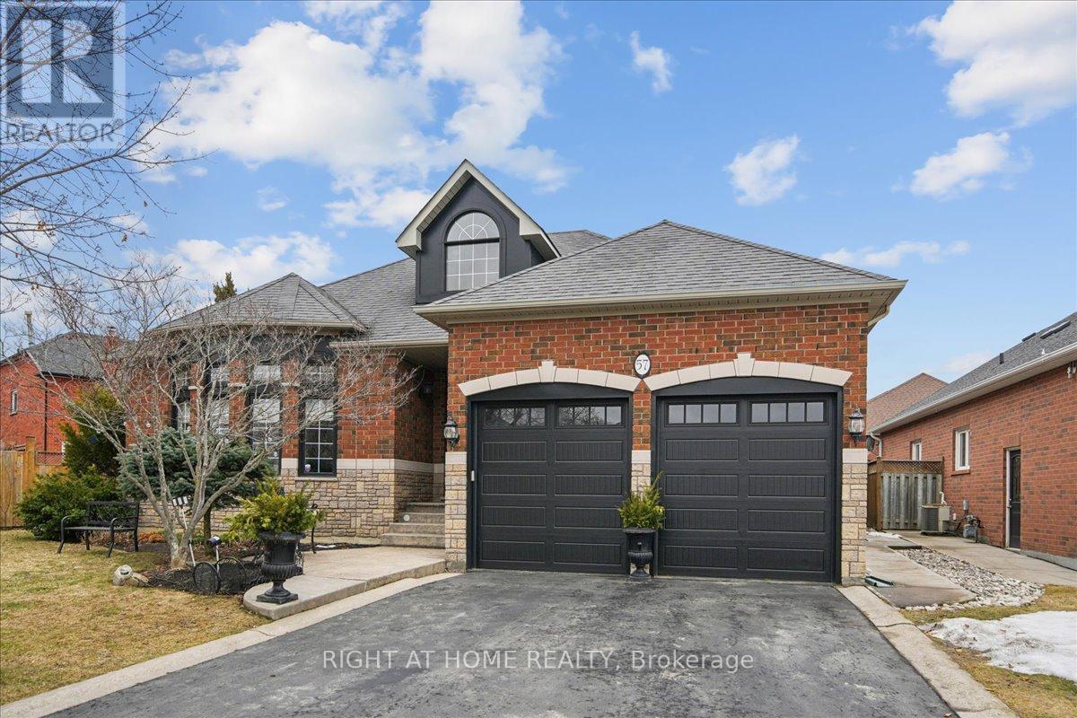 57 Kirkwood Crescent, Caledon, Ontario  L7C 1B8 - Photo 2 - W12922254