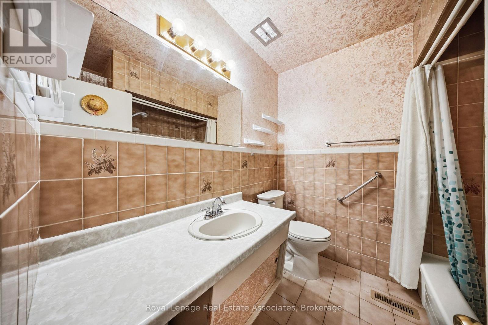 20 Rubydale Gardens, Toronto, Ontario M9L 1B9 - Photo 10 - W12922256