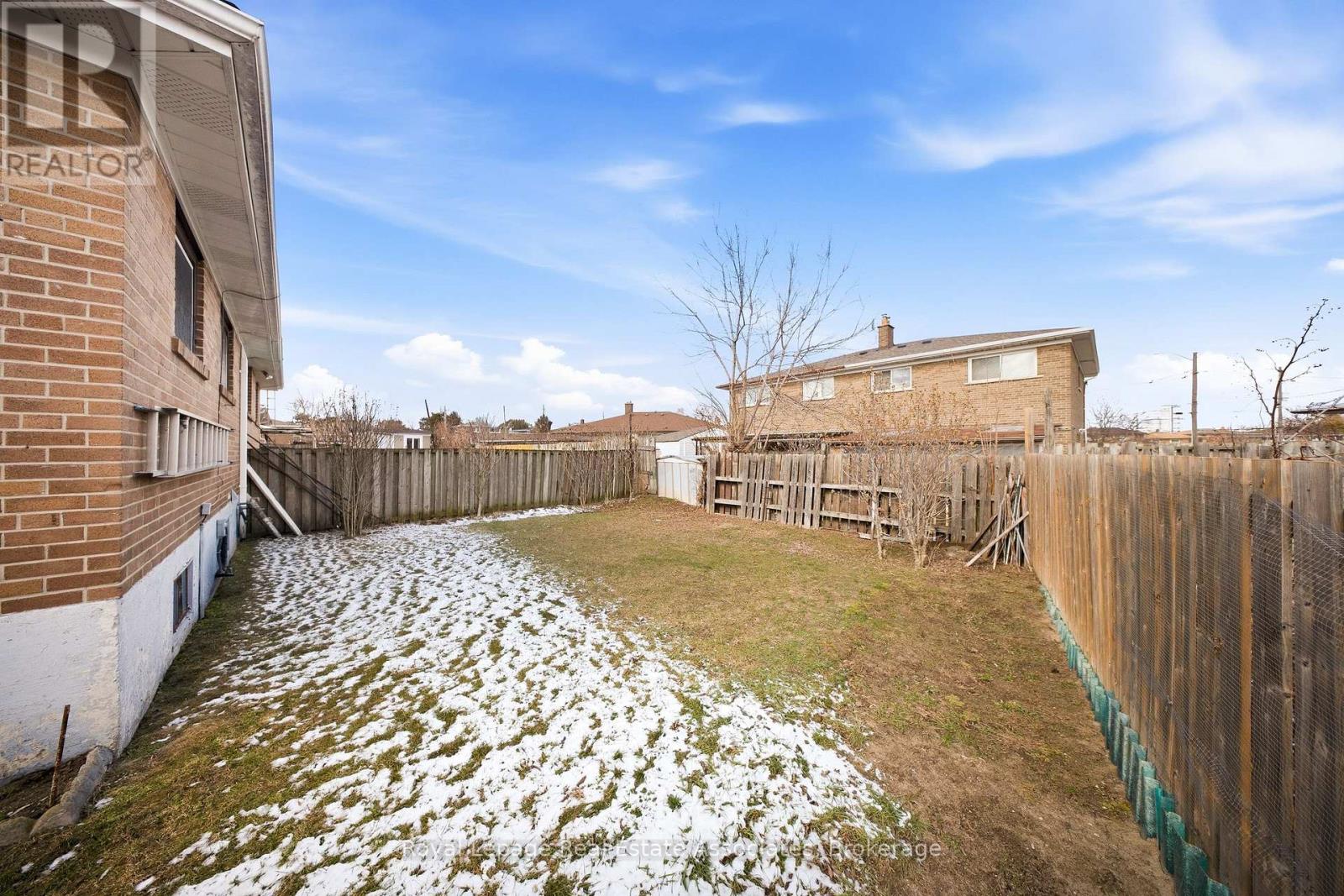 20 Rubydale Gardens, Toronto, Ontario M9L 1B9 - Photo 25 - W12922256