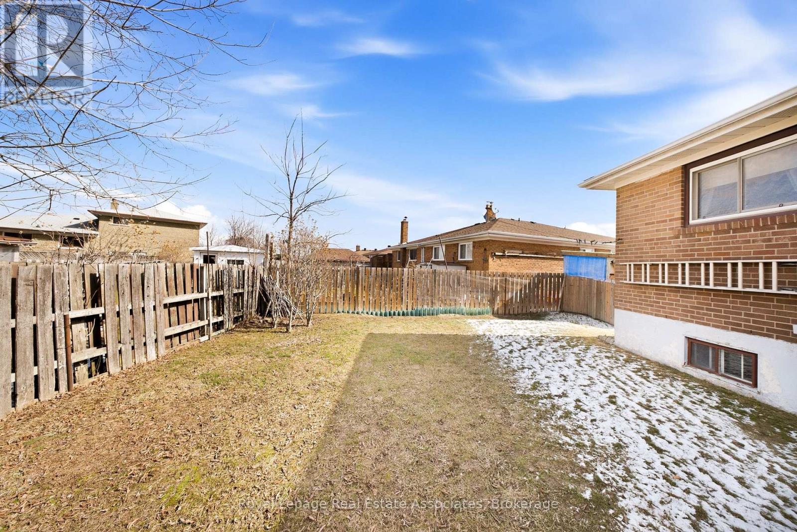 20 Rubydale Gardens, Toronto, Ontario M9L 1B9 - Photo 27 - W12922256