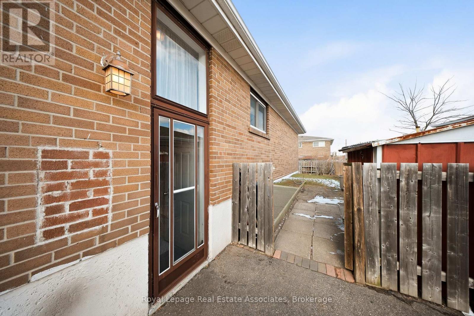 20 Rubydale Gardens, Toronto, Ontario M9L 1B9 - Photo 28 - W12922256
