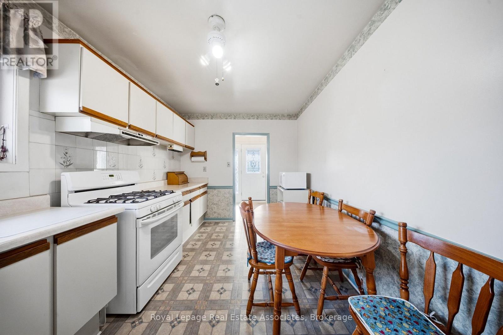 20 Rubydale Gardens, Toronto, Ontario M9L 1B9 - Photo 5 - W12922256