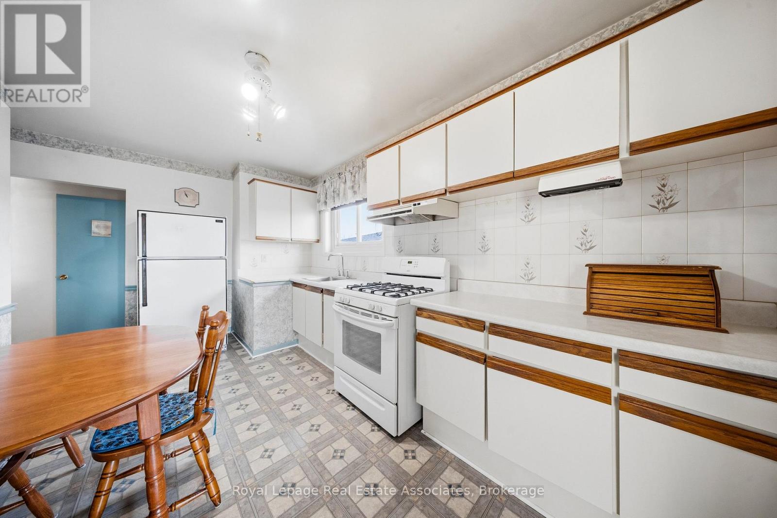 20 Rubydale Gardens, Toronto, Ontario M9L 1B9 - Photo 6 - W12922256