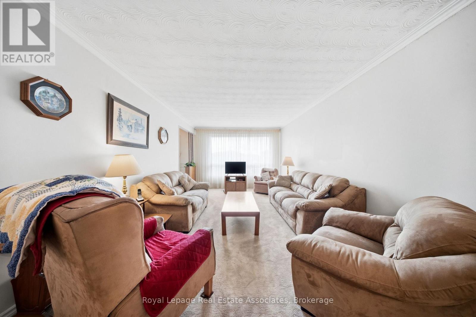 20 Rubydale Gardens, Toronto, Ontario M9L 1B9 - Photo 8 - W12922256