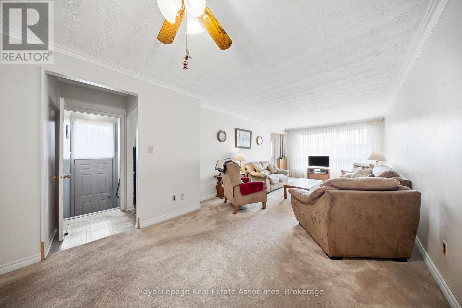 20 Rubydale Gardens, Toronto, Ontario M9L 1B9 - Photo 9 - W12922256