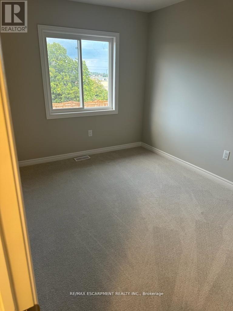 105 Pinot Crescent, Hamilton, Ontario  L8E 0J9 - Photo 11 - X12922196