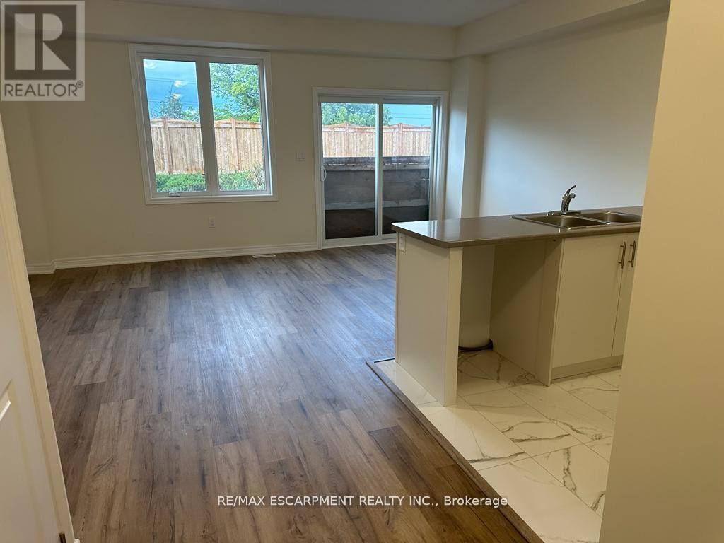 105 Pinot Crescent, Hamilton, Ontario  L8E 0J9 - Photo 6 - X12922196