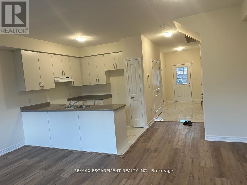 105 Pinot Crescent, Hamilton, Ontario  L8E 0J9 - Photo 7 - X12922196