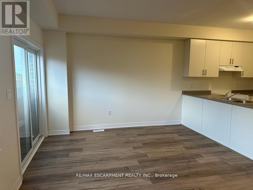 105 Pinot Crescent, Hamilton, Ontario  L8E 0J9 - Photo 8 - X12922196