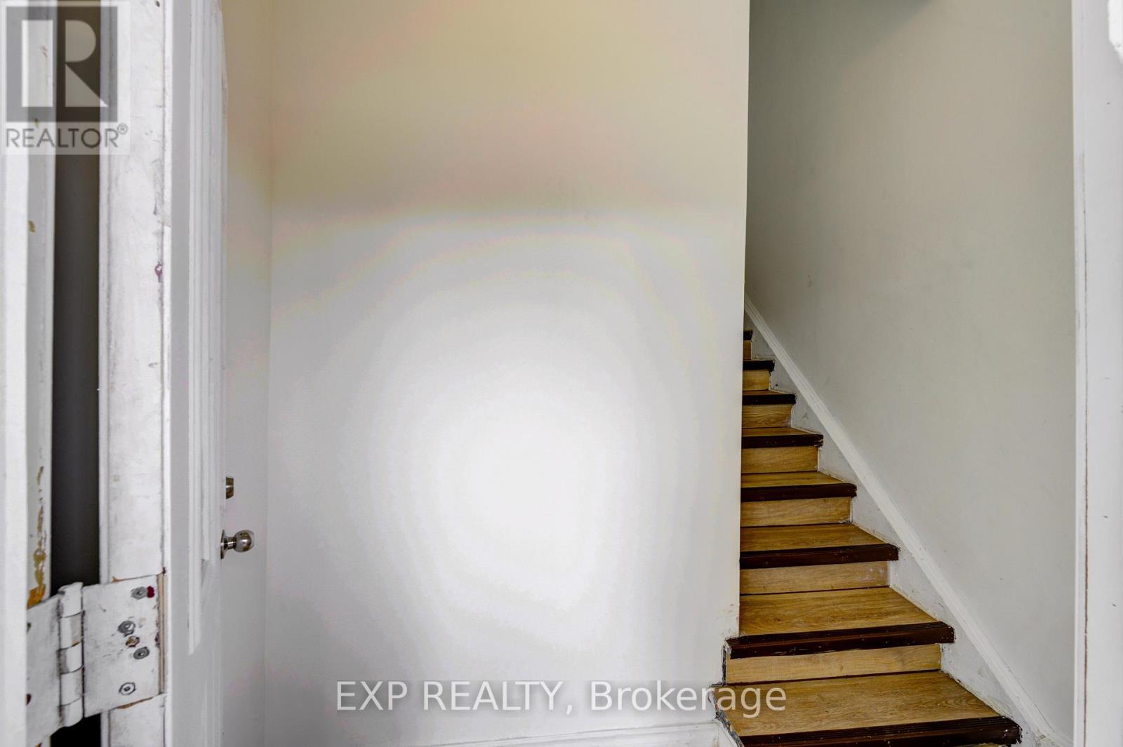 524 Simcoe Street, London East, Ontario  N6B 1K4 - Photo 4 - X12922324