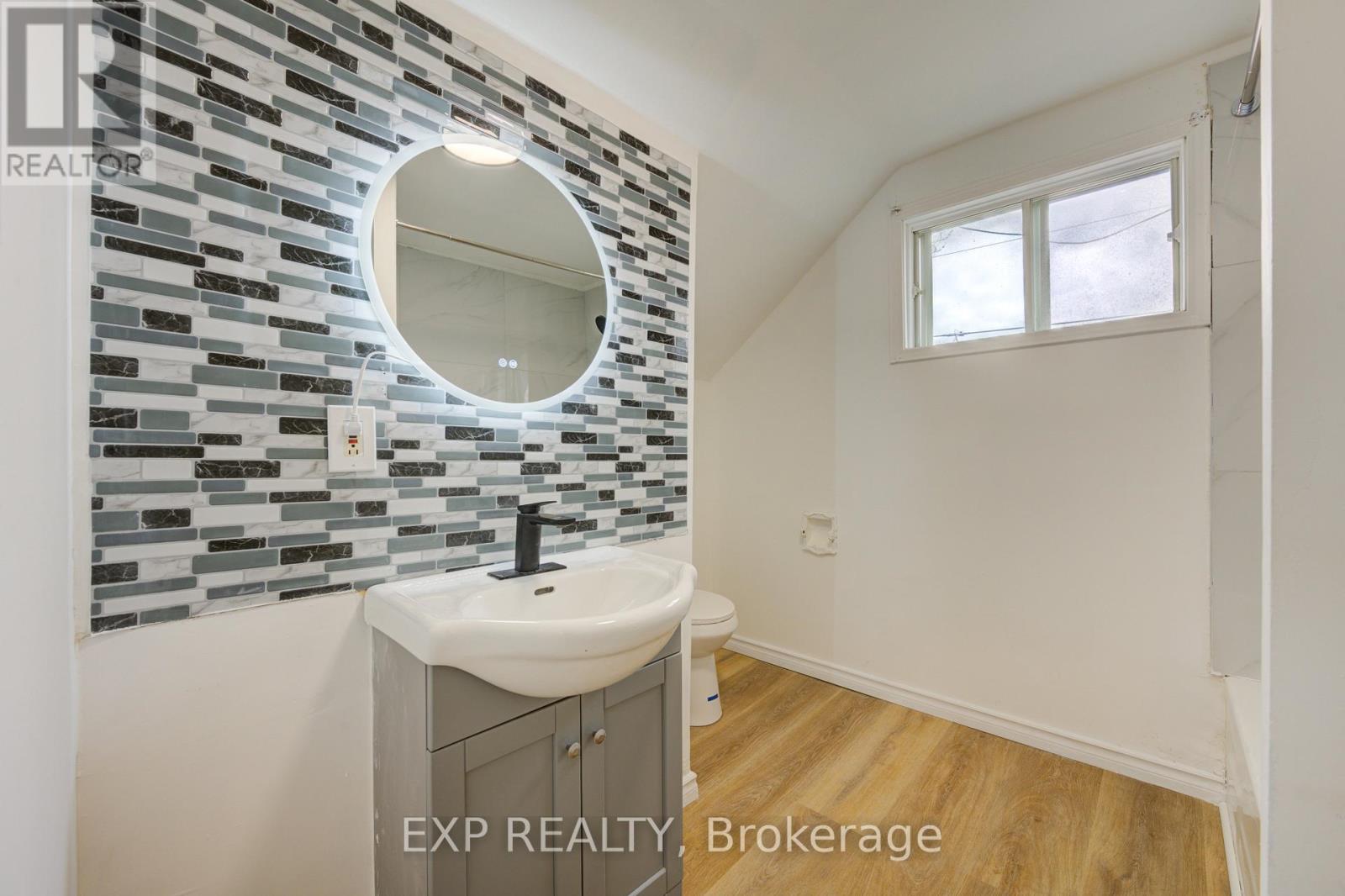 524 Simcoe Street, London East, Ontario  N6B 1K4 - Photo 8 - X12922324