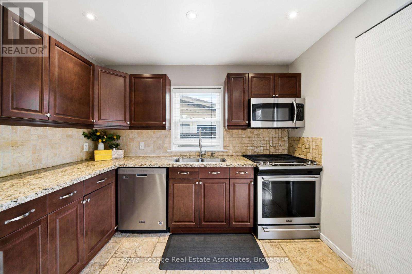 177 Chisholm Avenue, Toronto, Ontario  M4C 4V9 - Photo 10 - E12922270