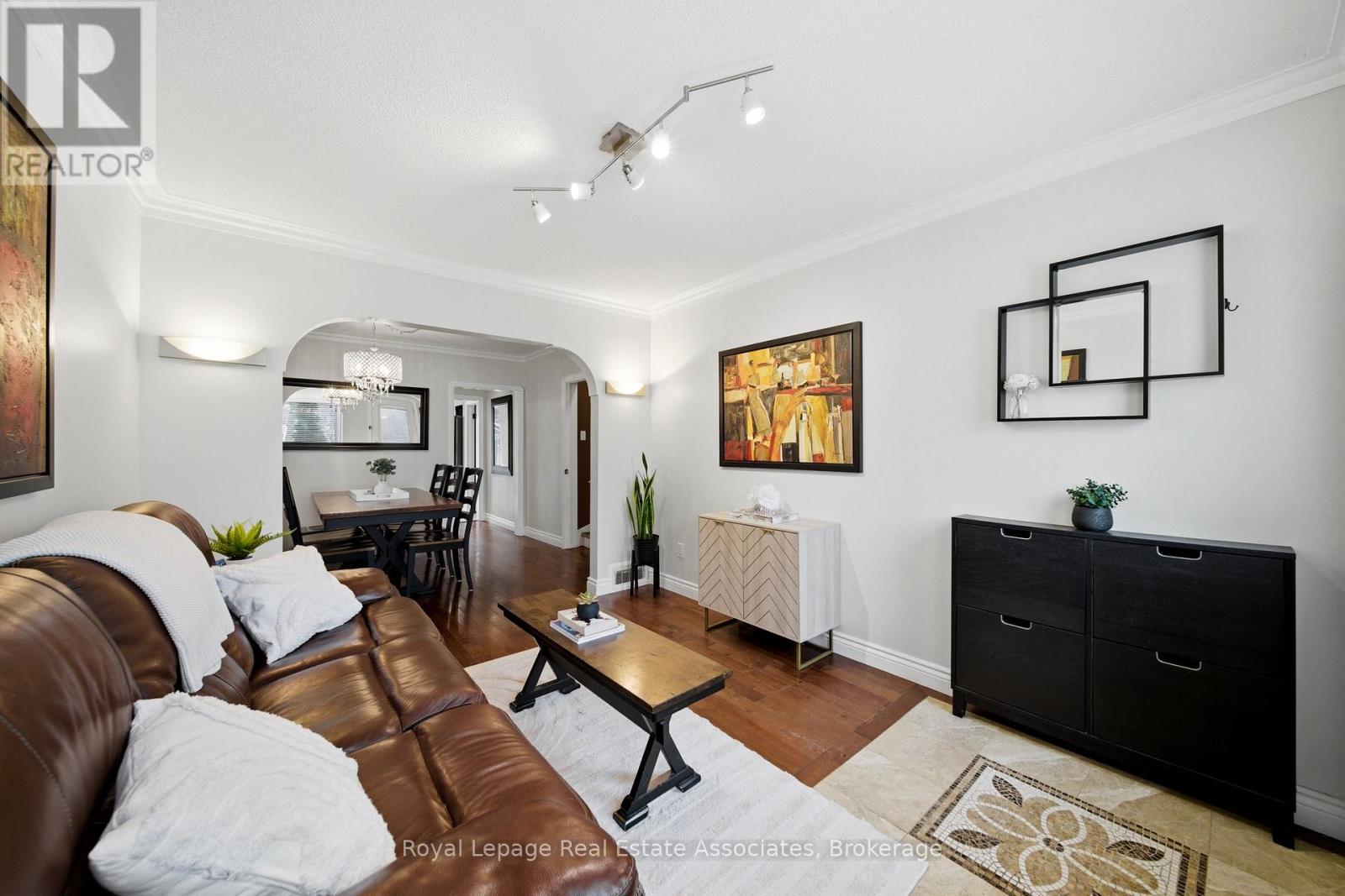 177 Chisholm Avenue, Toronto, Ontario  M4C 4V9 - Photo 6 - E12922270