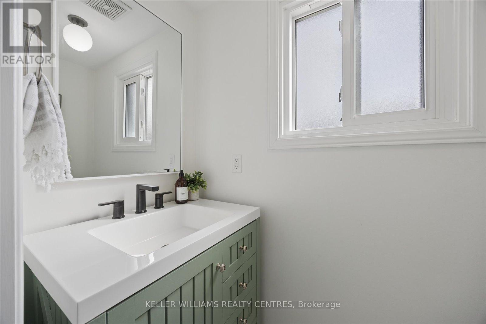 720 Walpole Crescent, Newmarket, Ontario  L3X 2B1 - Photo 11 - N12922306