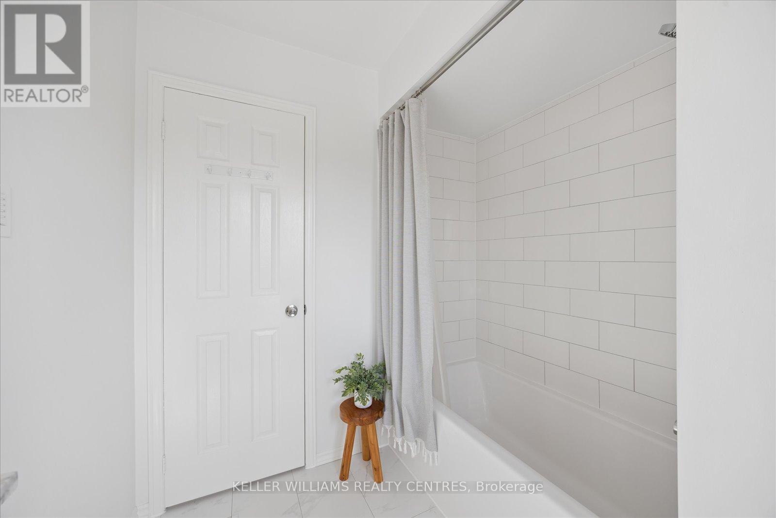 720 Walpole Crescent, Newmarket, Ontario  L3X 2B1 - Photo 18 - N12922306